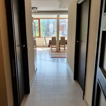 Montana View Apartment *